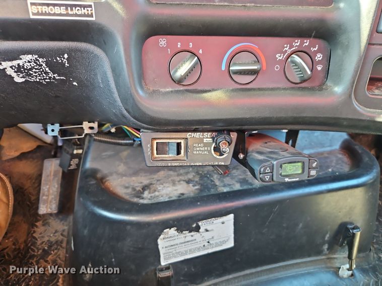 image for item EI3819 2006 Chevrolet C6500 chipper truck