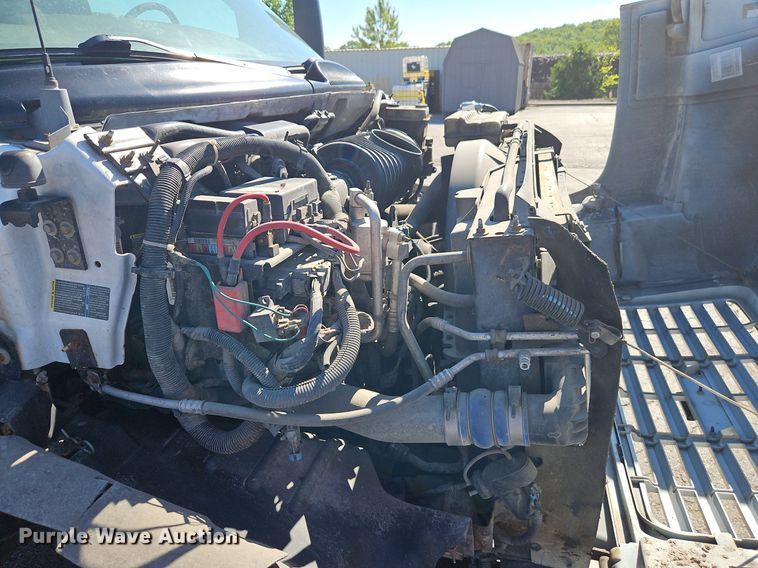 image for item EI3819 2006 Chevrolet C6500 chipper truck