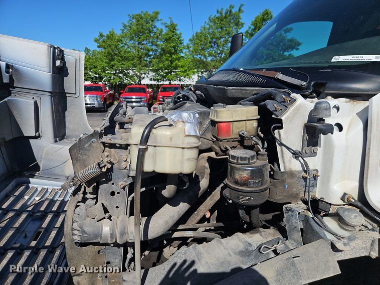 image for item EI3819 2006 Chevrolet C6500 chipper truck