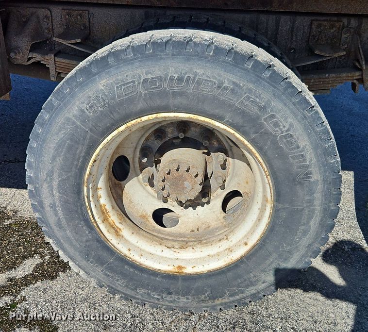 image for item EI3819 2006 Chevrolet C6500 chipper truck