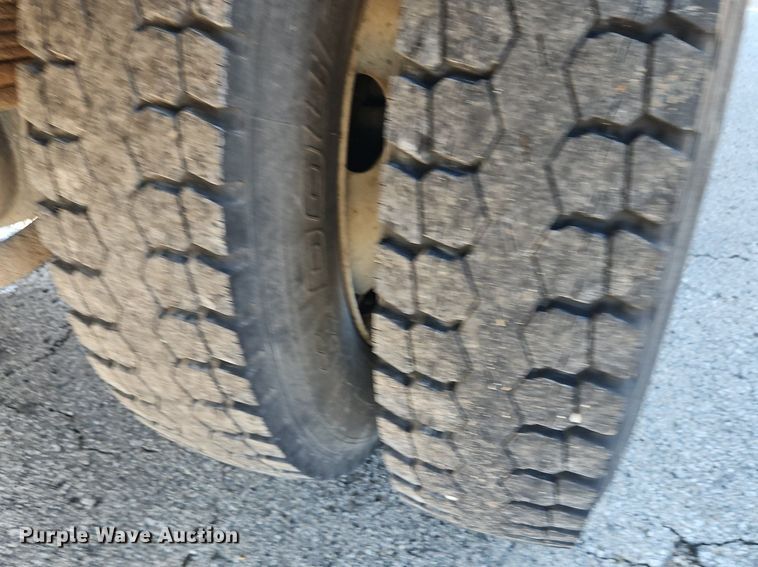 image for item EI3819 2006 Chevrolet C6500 chipper truck