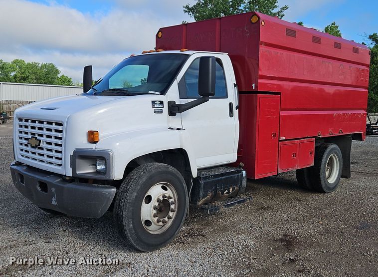 image for item EI3820 2006 Chevrolet C6500 chipper truck