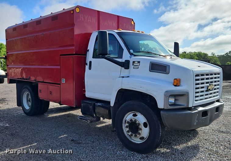 image for item EI3820 2006 Chevrolet C6500 chipper truck