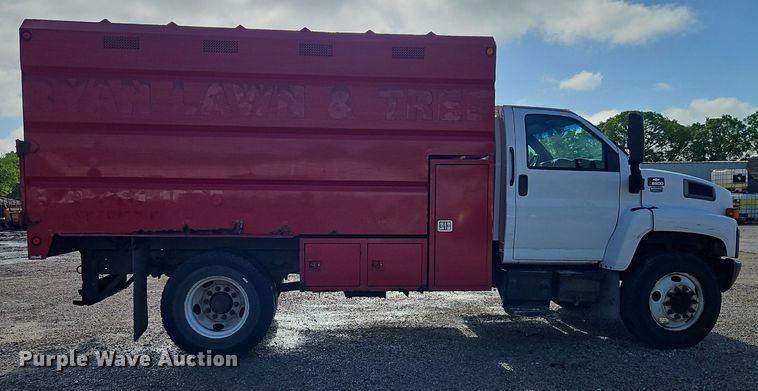 image for item EI3820 2006 Chevrolet C6500 chipper truck