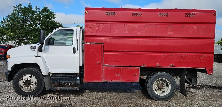 image for item EI3820 2006 Chevrolet C6500 chipper truck