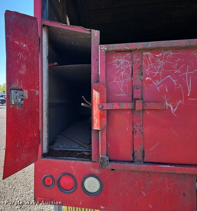 image for item EI3820 2006 Chevrolet C6500 chipper truck