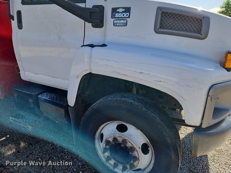 image for item EI3820 2006 Chevrolet C6500 chipper truck