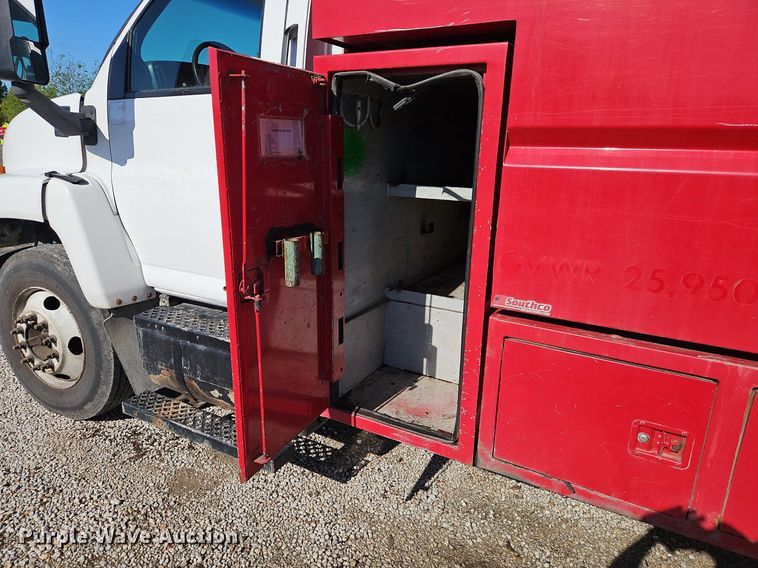 image for item EI3820 2006 Chevrolet C6500 chipper truck