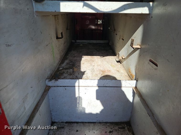 image for item EI3820 2006 Chevrolet C6500 chipper truck