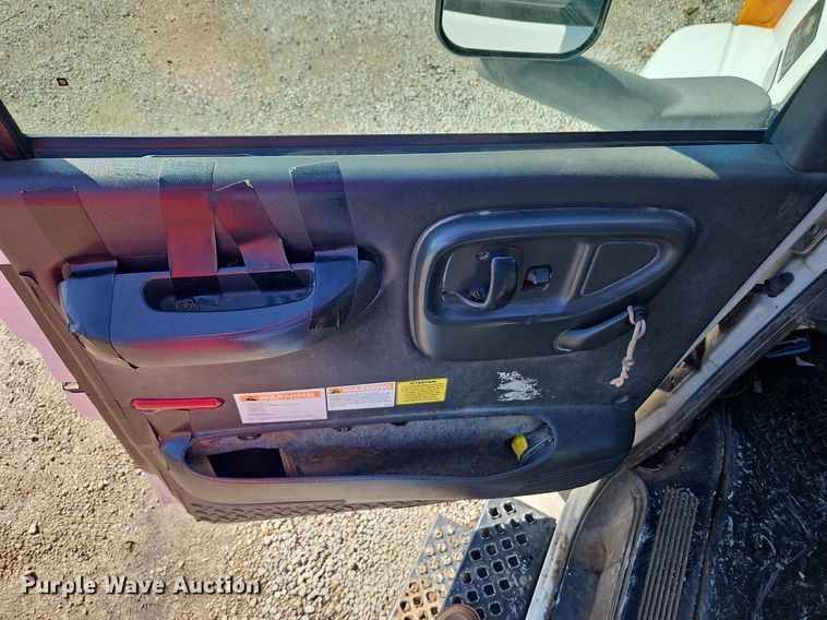 image for item EI3820 2006 Chevrolet C6500 chipper truck