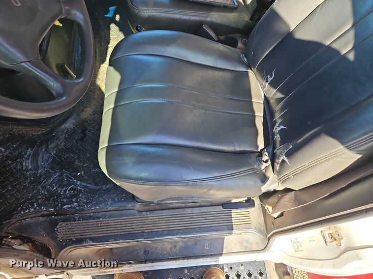 image for item EI3820 2006 Chevrolet C6500 chipper truck