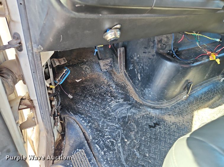 image for item EI3820 2006 Chevrolet C6500 chipper truck