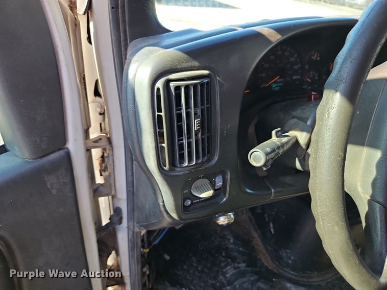 image for item EI3820 2006 Chevrolet C6500 chipper truck