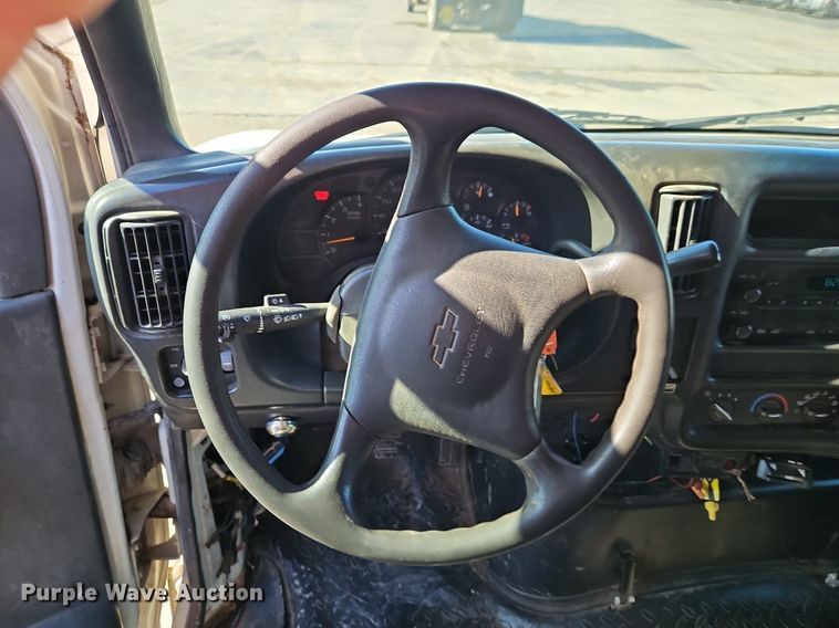 image for item EI3820 2006 Chevrolet C6500 chipper truck