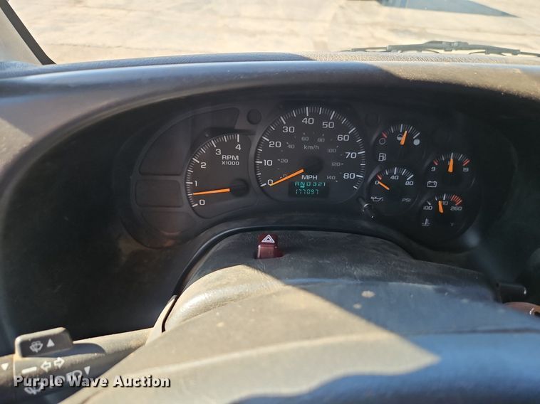 image for item EI3820 2006 Chevrolet C6500 chipper truck