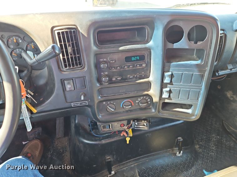 image for item EI3820 2006 Chevrolet C6500 chipper truck