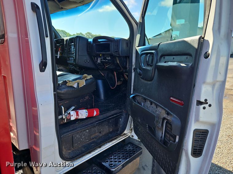 image for item EI3820 2006 Chevrolet C6500 chipper truck