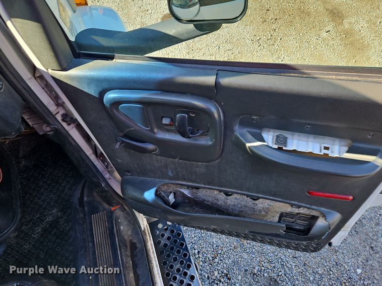 image for item EI3820 2006 Chevrolet C6500 chipper truck