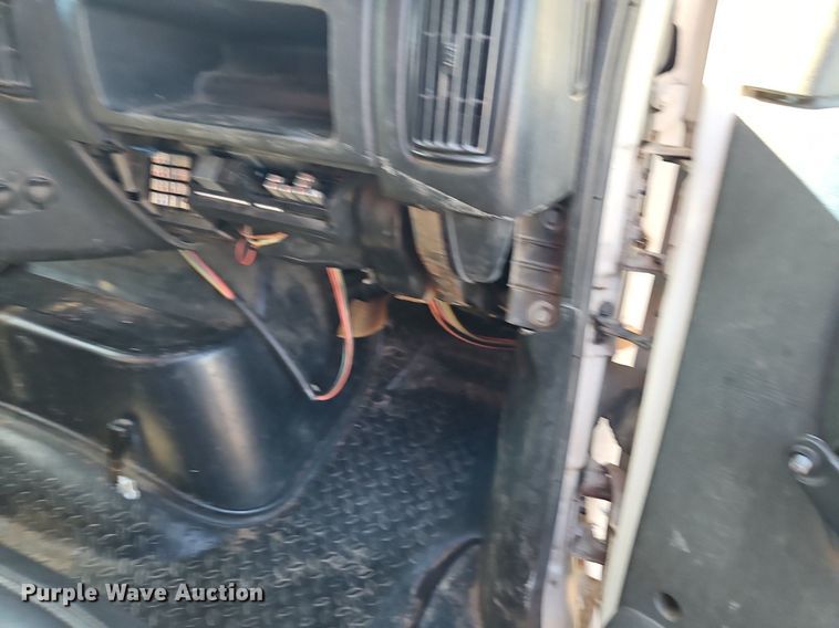 image for item EI3820 2006 Chevrolet C6500 chipper truck