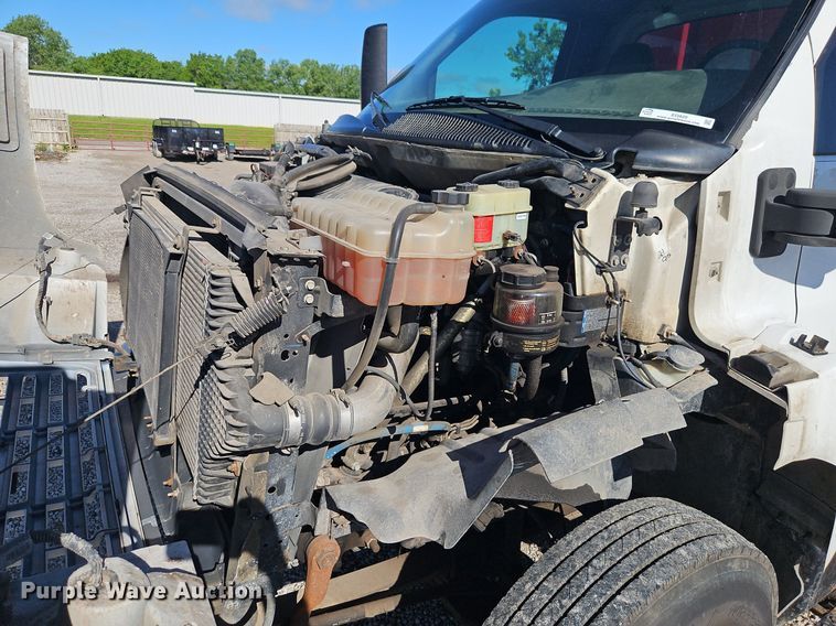 image for item EI3820 2006 Chevrolet C6500 chipper truck