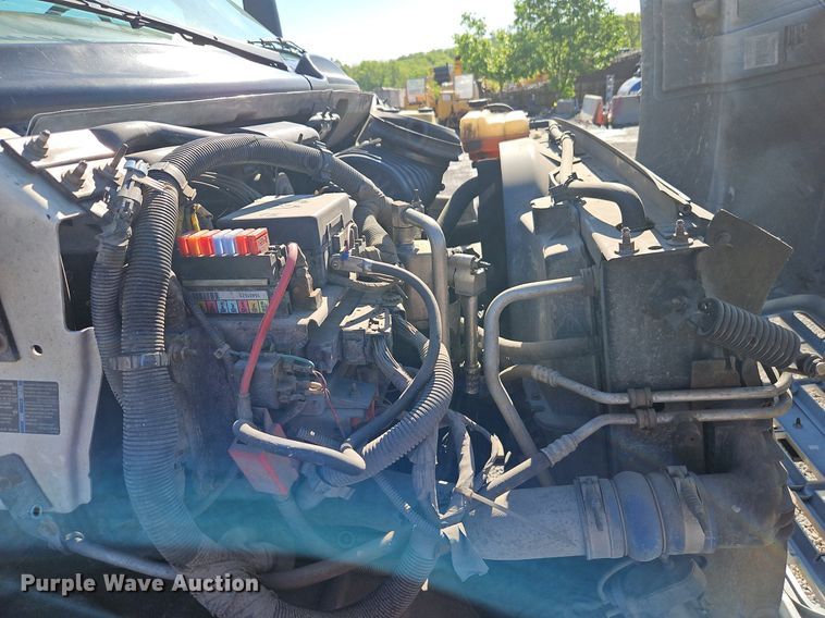 image for item EI3820 2006 Chevrolet C6500 chipper truck