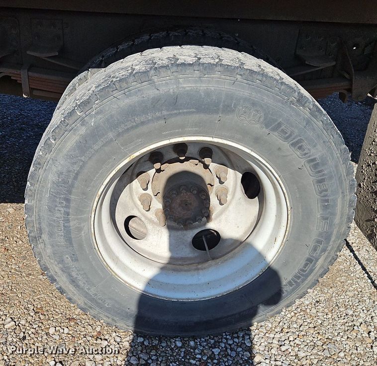 image for item EI3820 2006 Chevrolet C6500 chipper truck