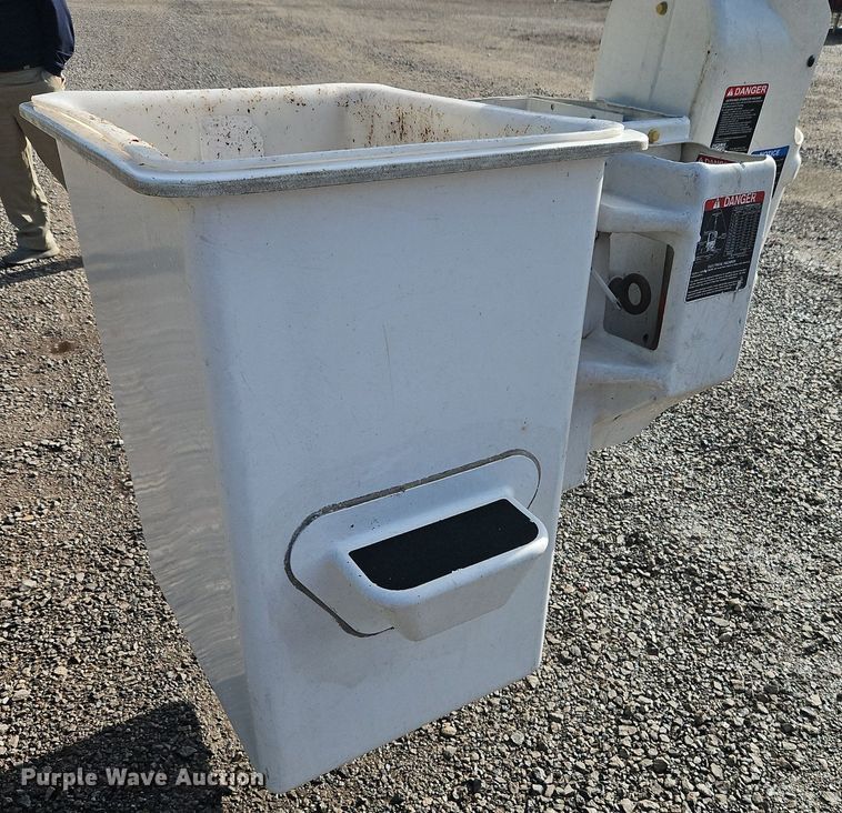 image for item EI3821 2008 International 4300 ProStar forestry bucket truck