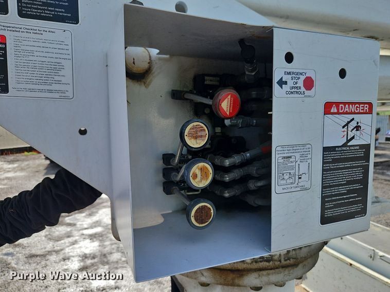 image for item EI3821 2008 International 4300 ProStar forestry bucket truck