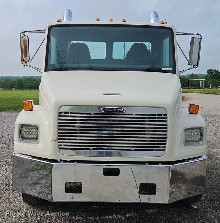 image for item EI3842 1997 Freightliner  FL70 semi truck
