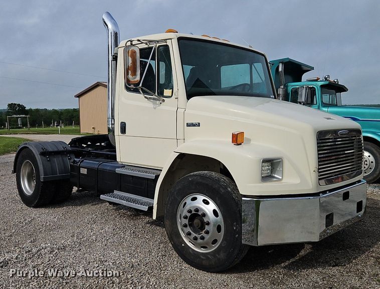 image for item EI3842 1997 Freightliner  FL70 semi truck