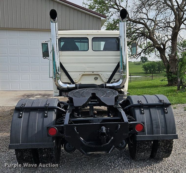 image for item EI3842 1997 Freightliner  FL70 semi truck