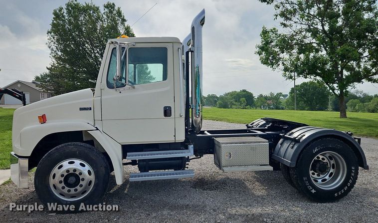 image for item EI3842 1997 Freightliner  FL70 semi truck