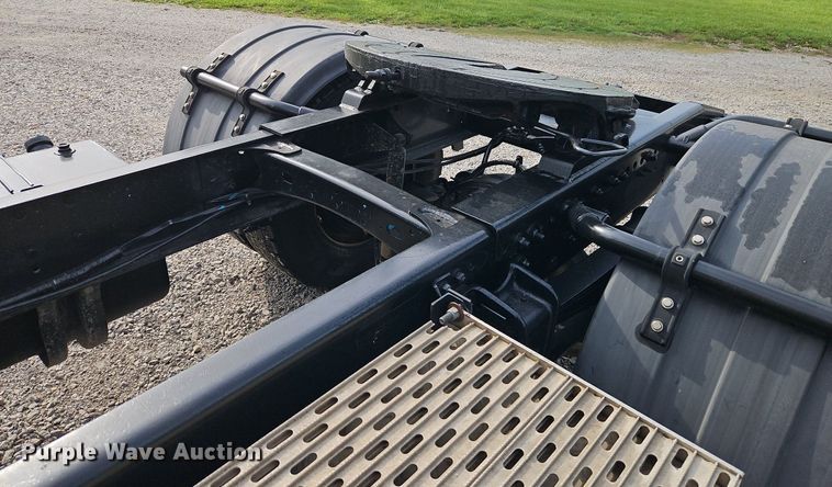 image for item EI3842 1997 Freightliner  FL70 semi truck