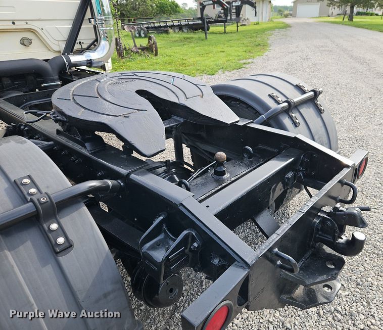 image for item EI3842 1997 Freightliner  FL70 semi truck