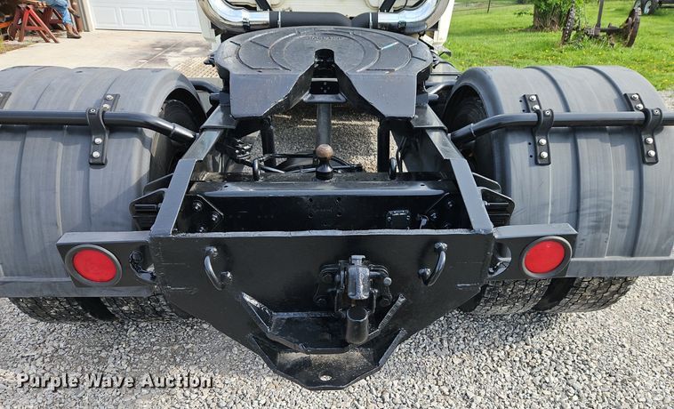 image for item EI3842 1997 Freightliner  FL70 semi truck