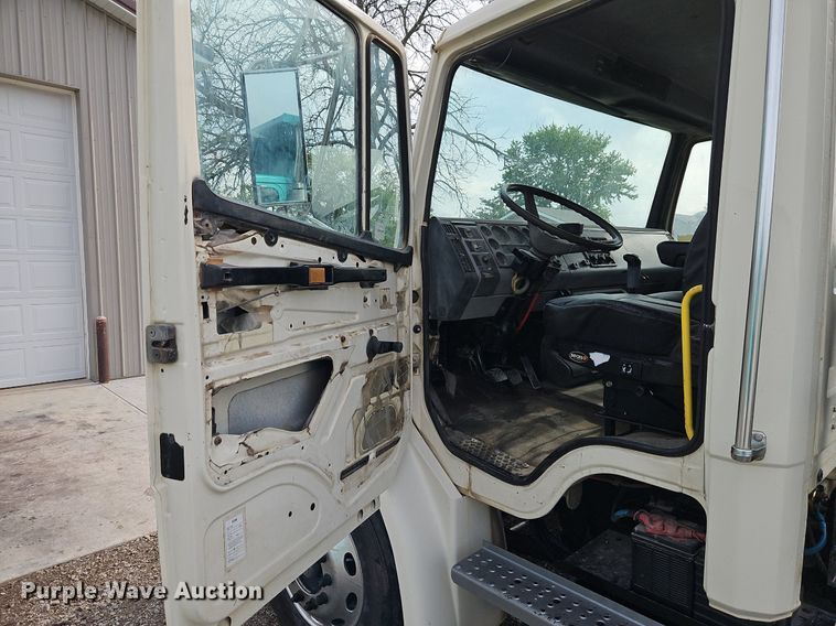 image for item EI3842 1997 Freightliner  FL70 semi truck