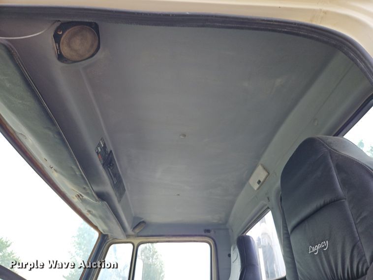 image for item EI3842 1997 Freightliner  FL70 semi truck