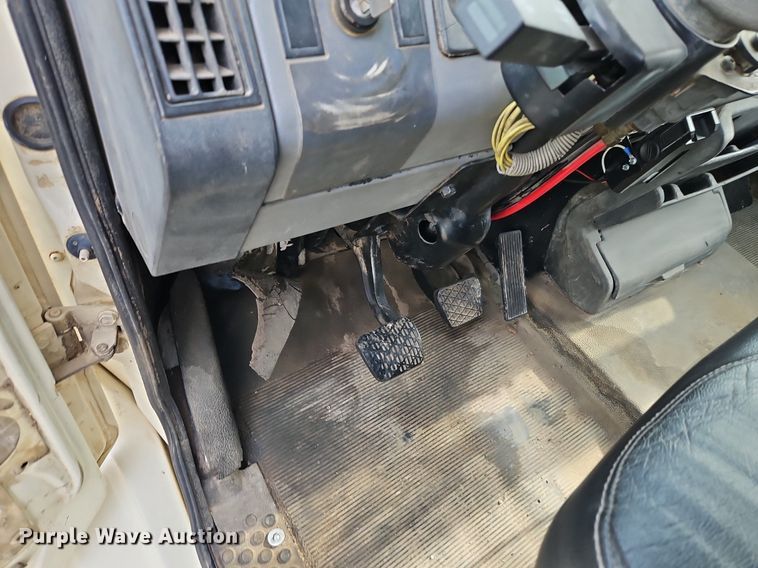 image for item EI3842 1997 Freightliner  FL70 semi truck