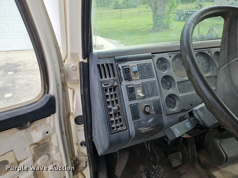 image for item EI3842 1997 Freightliner  FL70 semi truck