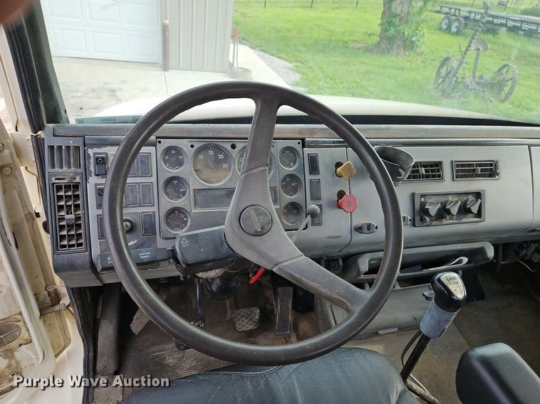 image for item EI3842 1997 Freightliner  FL70 semi truck