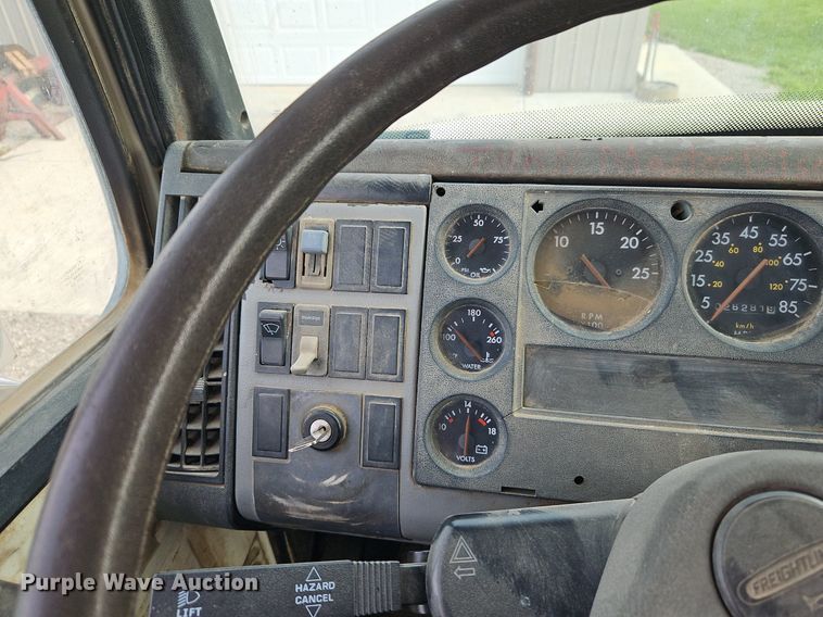 image for item EI3842 1997 Freightliner  FL70 semi truck