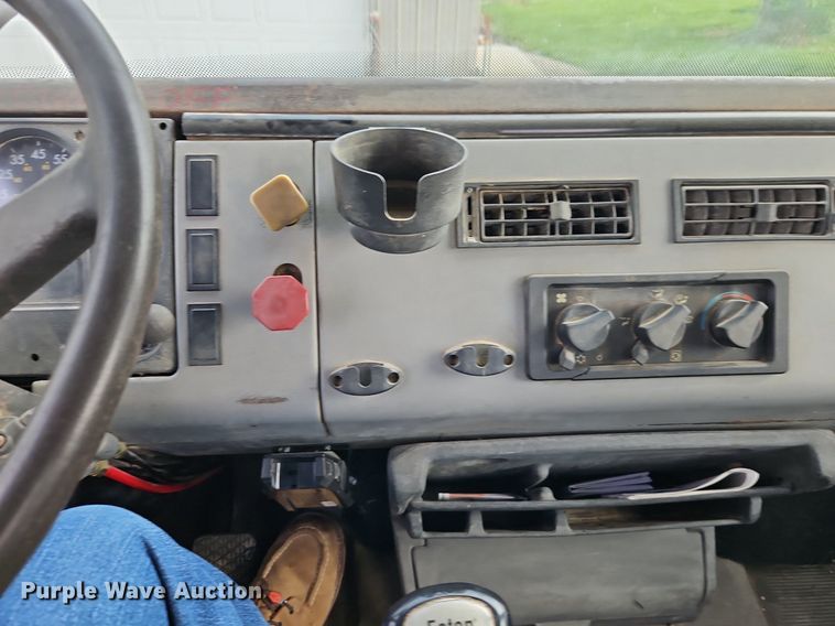 image for item EI3842 1997 Freightliner  FL70 semi truck