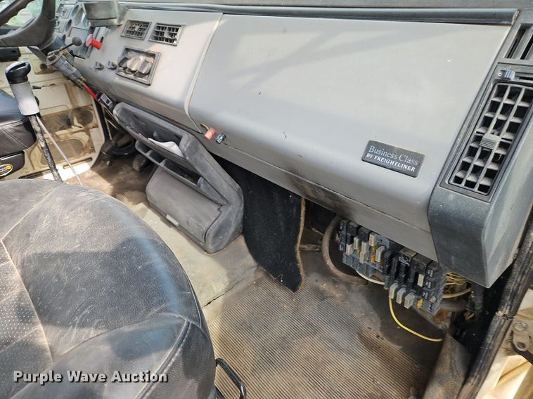 image for item EI3842 1997 Freightliner  FL70 semi truck