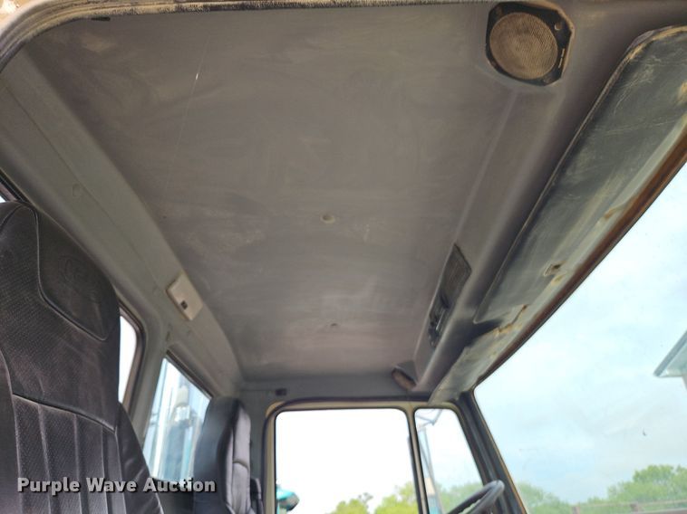 image for item EI3842 1997 Freightliner  FL70 semi truck