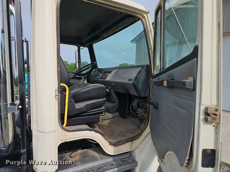 image for item EI3842 1997 Freightliner  FL70 semi truck