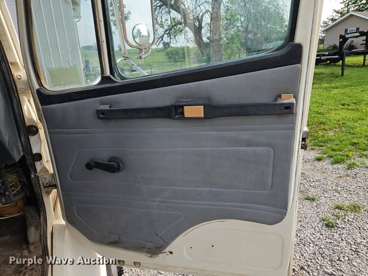 image for item EI3842 1997 Freightliner  FL70 semi truck