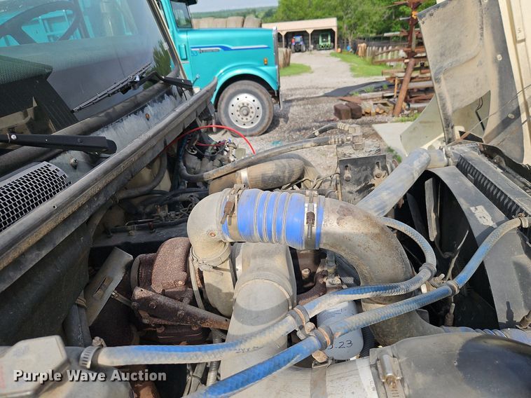 image for item EI3842 1997 Freightliner  FL70 semi truck