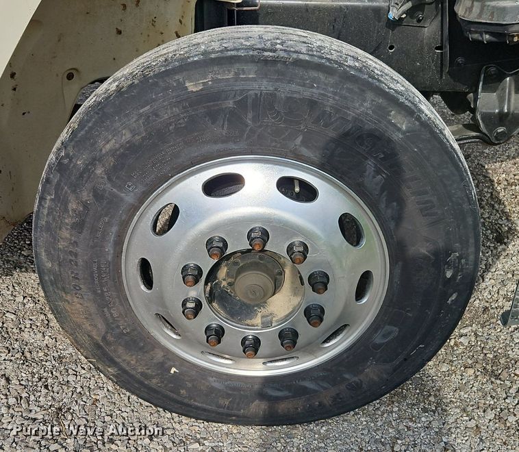 image for item EI3842 1997 Freightliner  FL70 semi truck