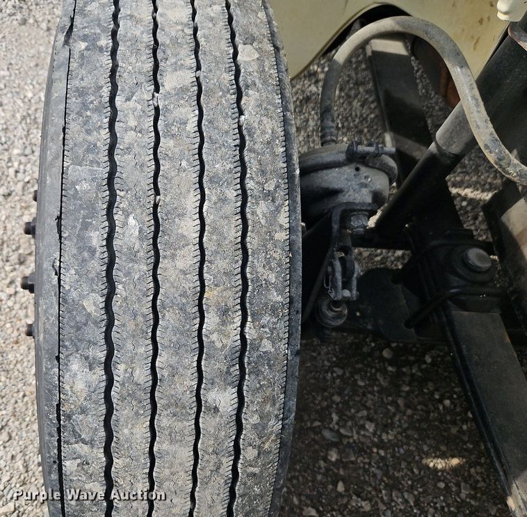 image for item EI3842 1997 Freightliner  FL70 semi truck