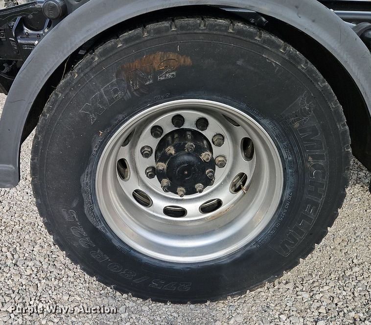 image for item EI3842 1997 Freightliner  FL70 semi truck